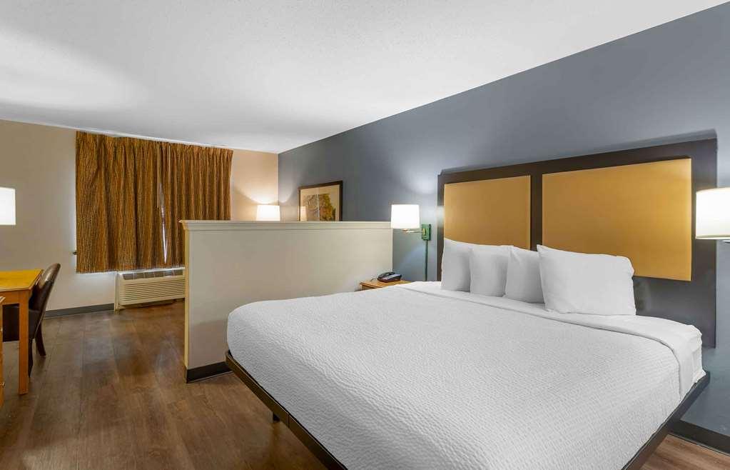 Extended Stay America Select Suites - Richmond - West End - I-64 Short Pump Room photo