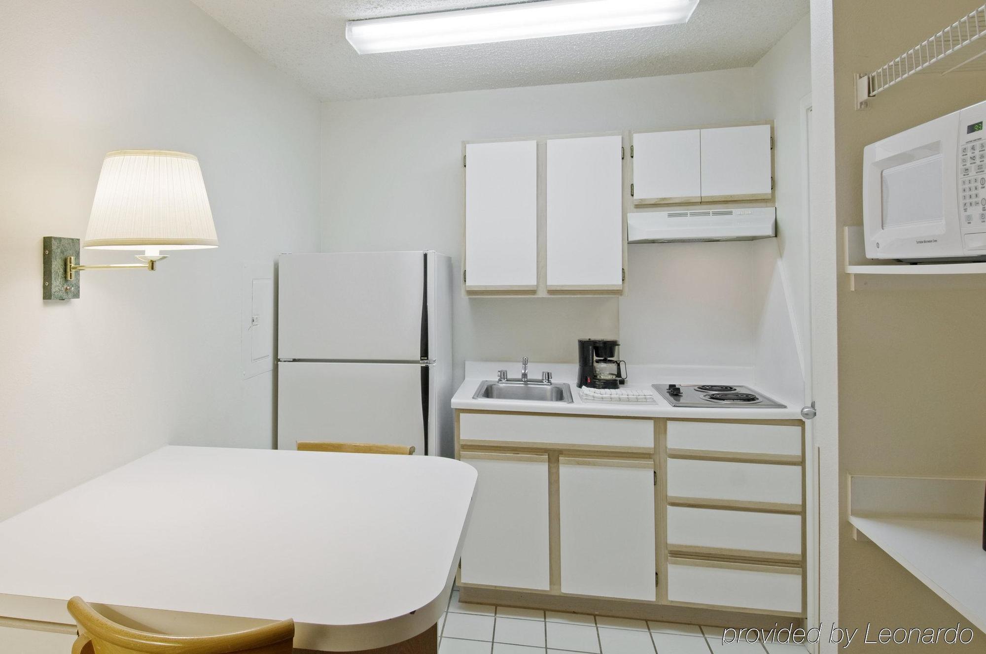 Extended Stay America Select Suites - Richmond - West End - I-64 Short Pump Room photo